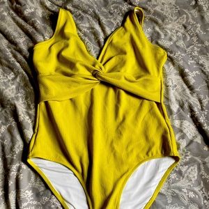 Old Navy XXL one piece bathing suit